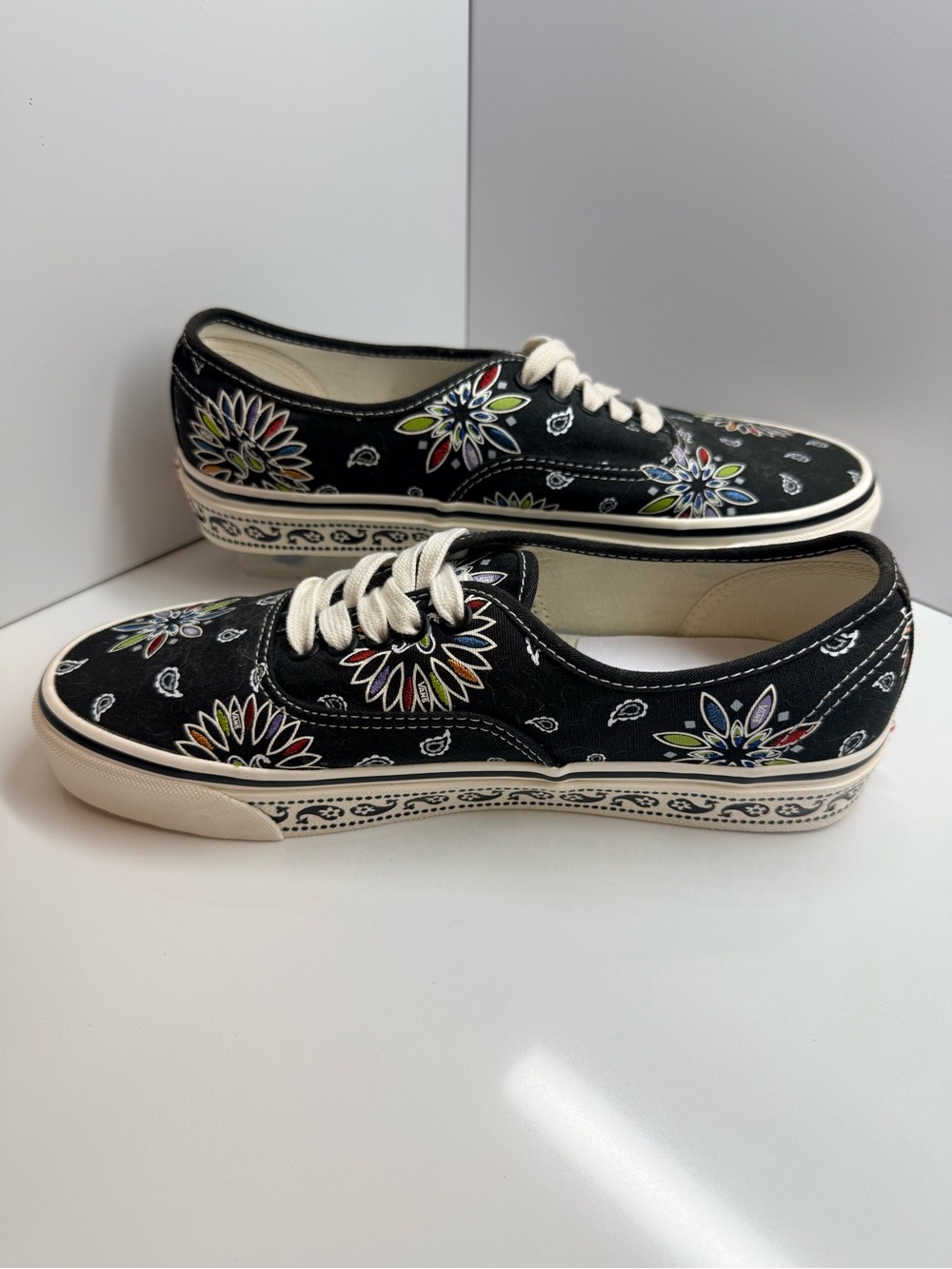 Vans Authentic 44 DX Anaheim Factory Paisley Black Sneakers